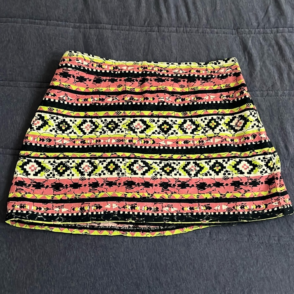 Hollister mini skirt • M • lined, navy and multicolor lace